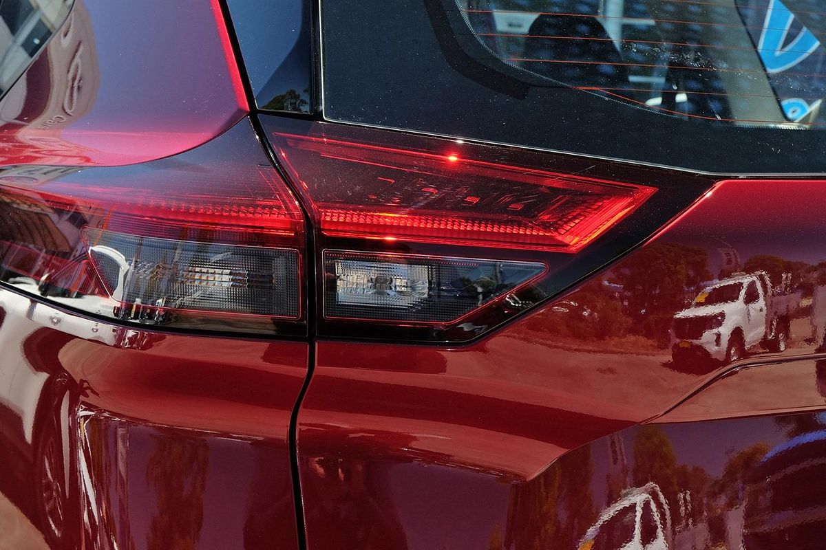 2025 Nissan X-TRAIL ST T33