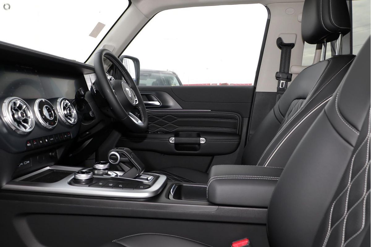 2025 GWM Tank 300 Lux P01