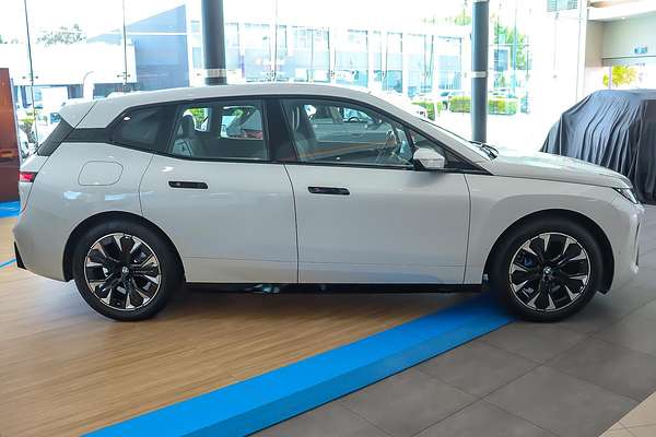2025 BMW iX xDrive45 M Sport I20 LCI