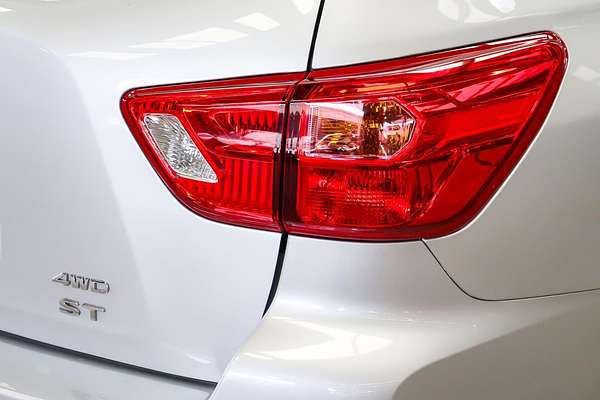 2018 Nissan Pathfinder ST R52 Series III