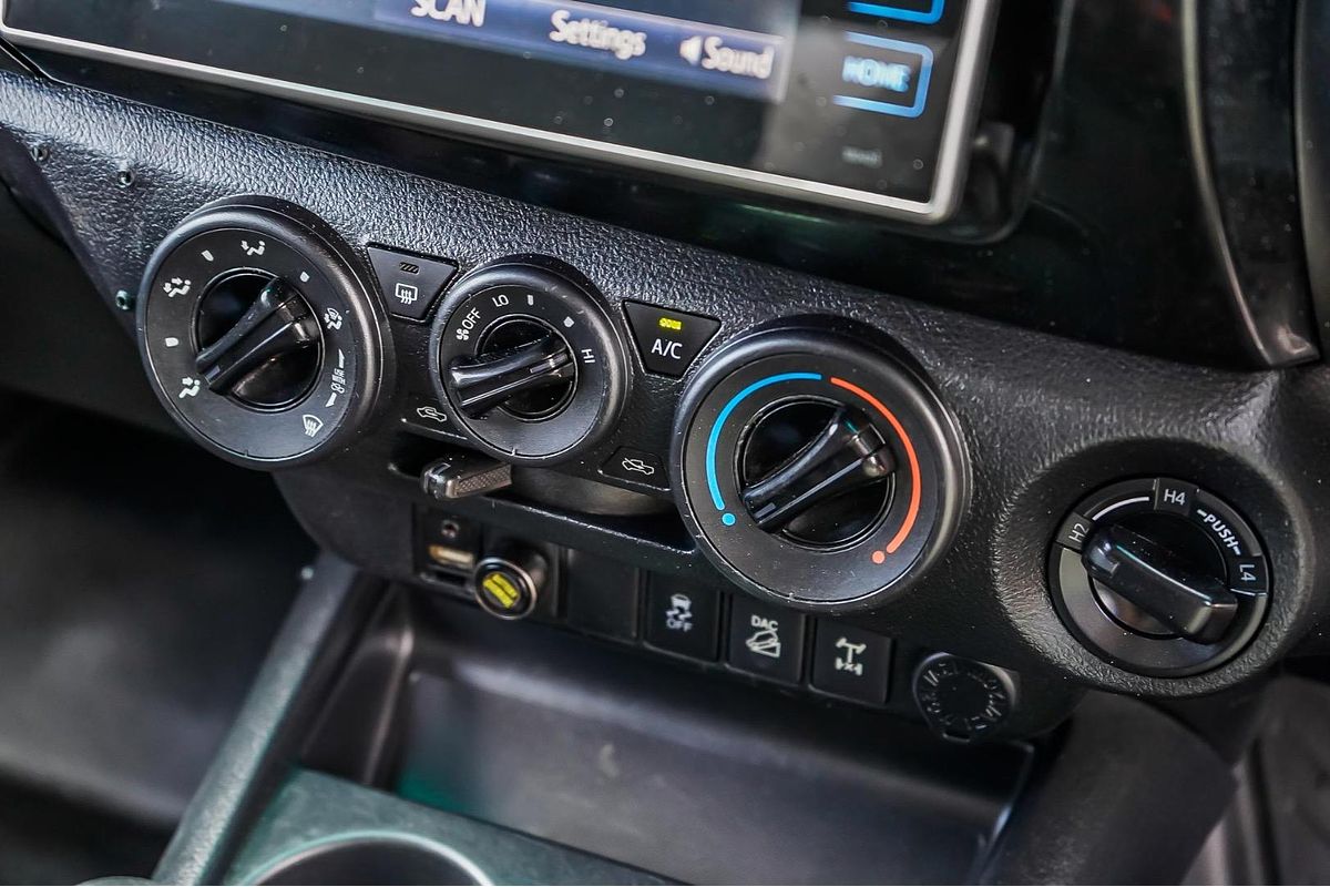 2018 Toyota Hilux SR GUN126R 4X4