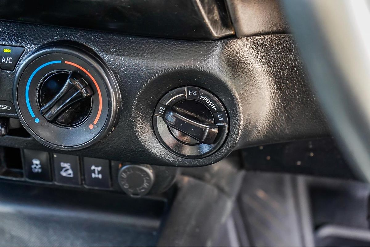 2020 Toyota Hilux SR GUN126R 4X4