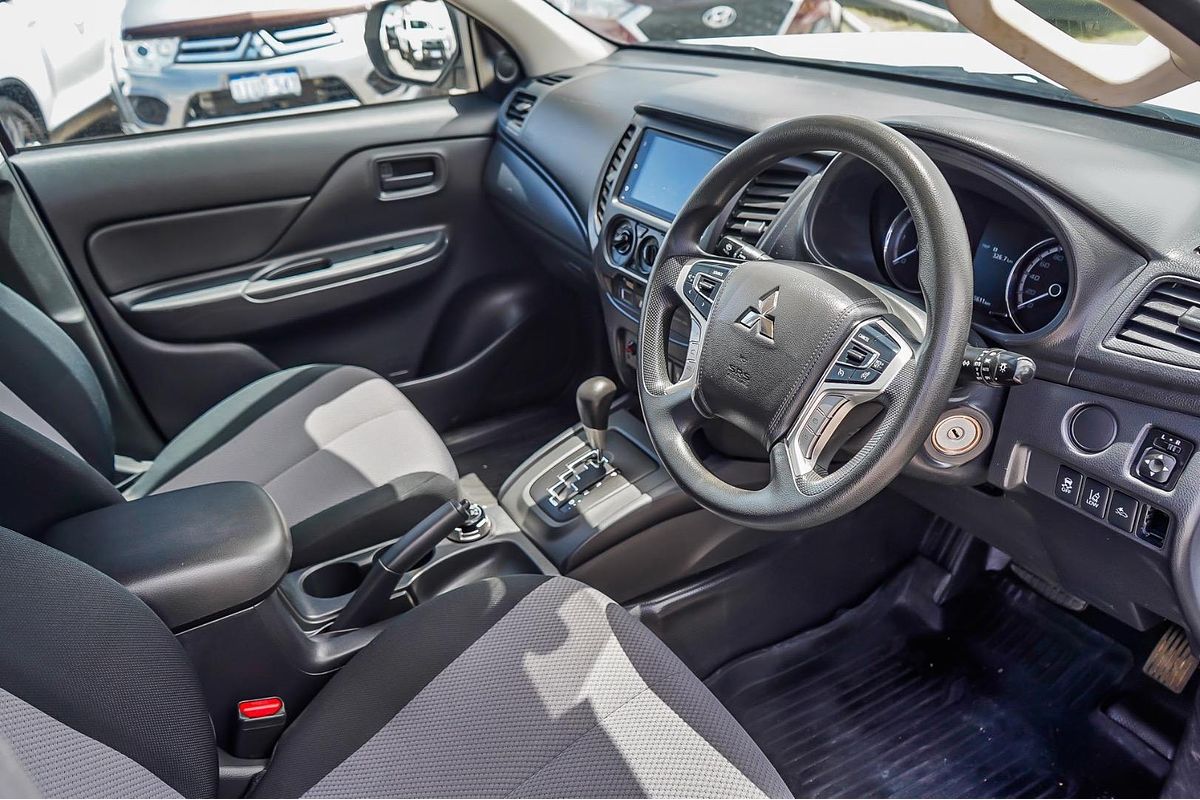 2022 Mitsubishi Triton GLX MR 4X4