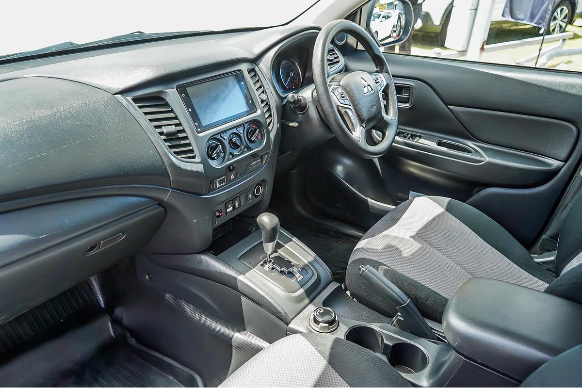 2022 Mitsubishi Triton GLX MR 4X4