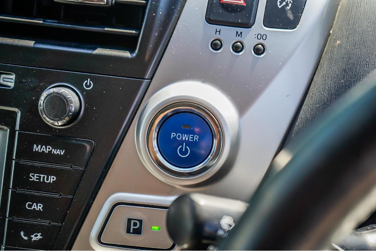 2013 Toyota Prius V ZVW40R