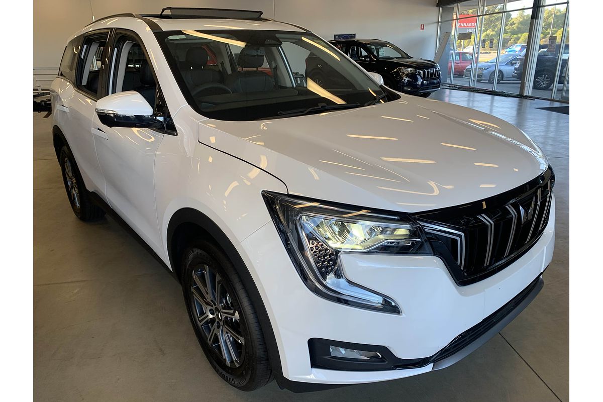 2025 Mahindra XUV700 AX7L