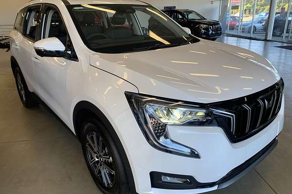 2025 Mahindra XUV700 AX7L