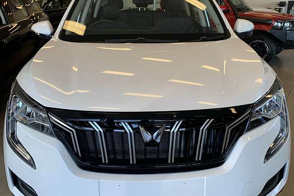 2025 Mahindra XUV700 AX7L