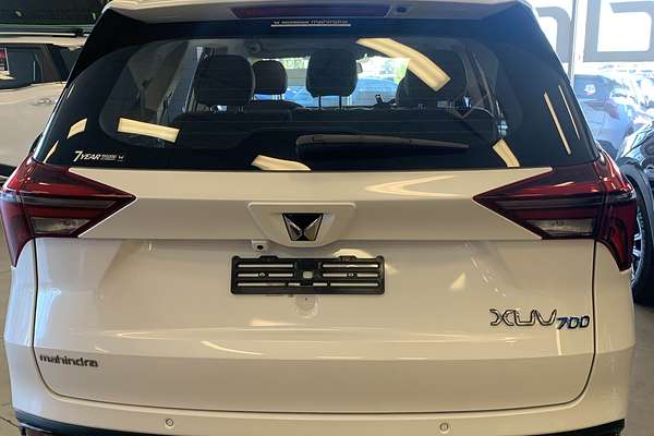 2025 Mahindra XUV700 AX7L
