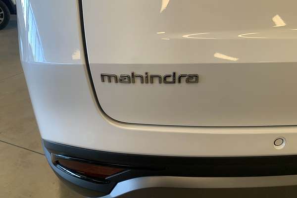 2025 Mahindra XUV700 AX7L