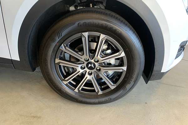 2025 Mahindra XUV700 AX7L