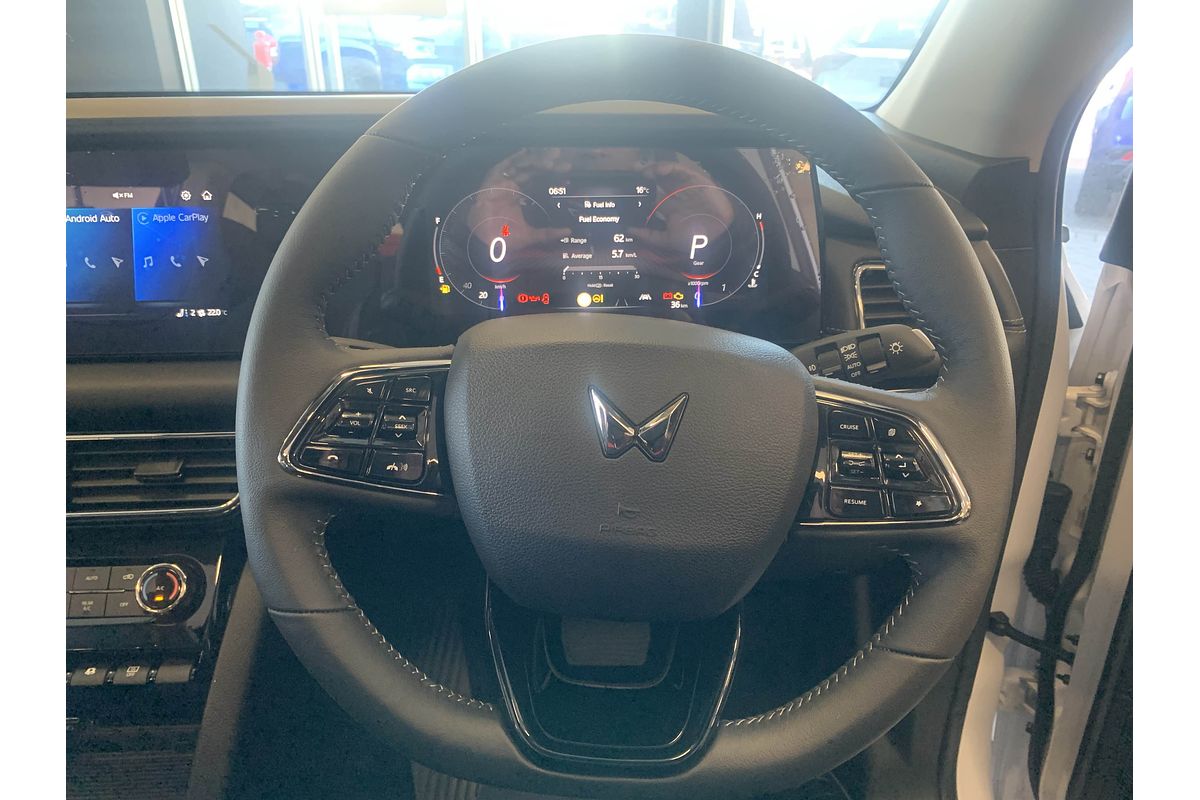 2025 Mahindra XUV700 AX7L