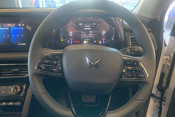 2025 Mahindra XUV700 AX7L