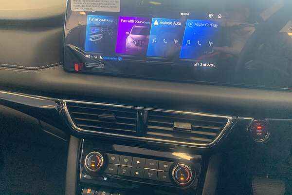 2025 Mahindra XUV700 AX7L