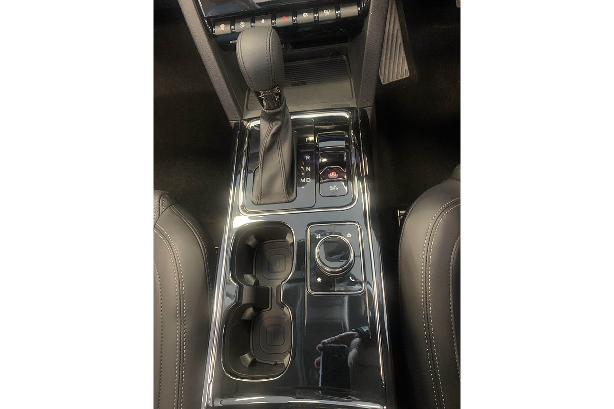 2025 Mahindra XUV700 AX7L