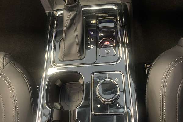 2025 Mahindra XUV700 AX7L