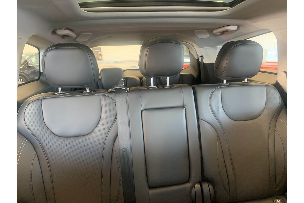 2025 Mahindra XUV700 AX7L