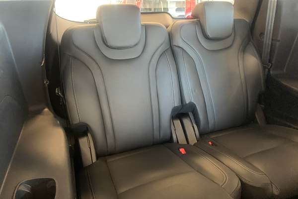 2025 Mahindra XUV700 AX7L