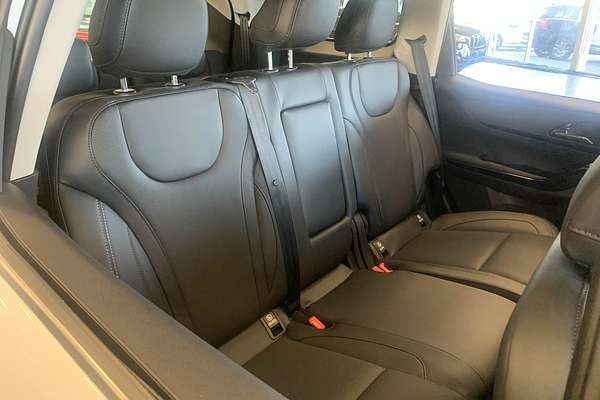 2025 Mahindra XUV700 AX7L