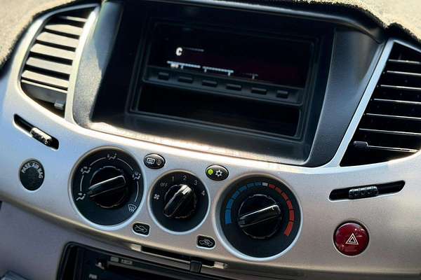 2009 Mitsubishi Triton GLX-R ML 4X4