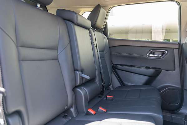 2024 Nissan X-TRAIL ST-L T33