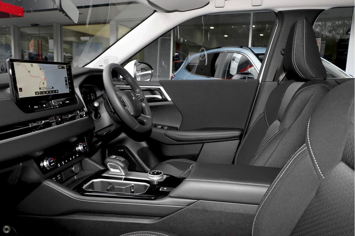 2025 Mitsubishi Outlander ES ZM