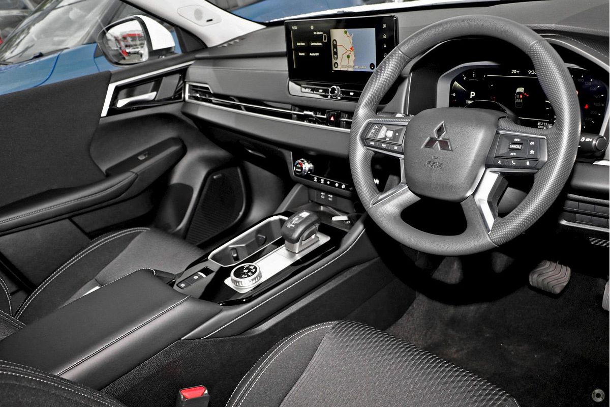 2025 Mitsubishi Outlander ES ZM