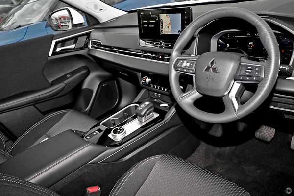 2025 Mitsubishi Outlander ES ZM