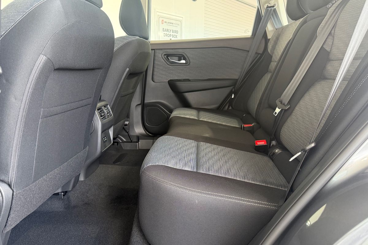 2025 Nissan X-TRAIL ST T33