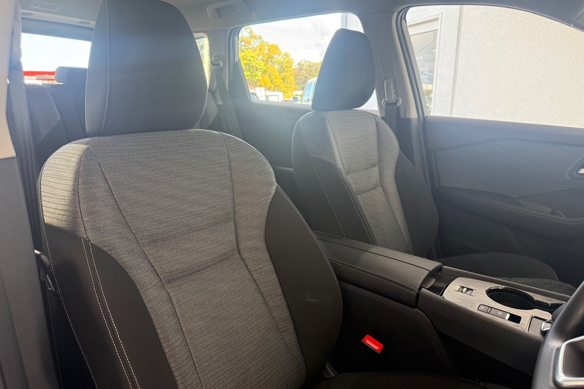 2025 Nissan X-TRAIL ST T33