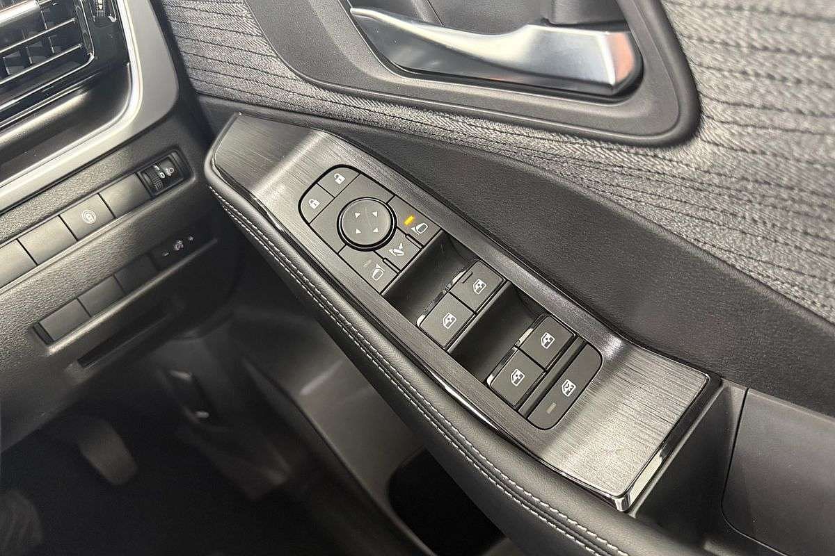 2025 Nissan X-TRAIL ST T33