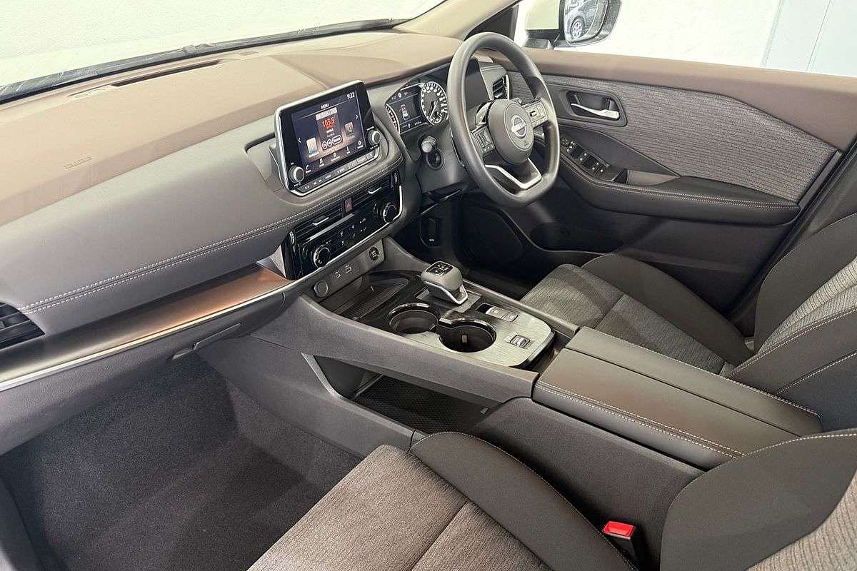 2025 Nissan X-TRAIL ST T33