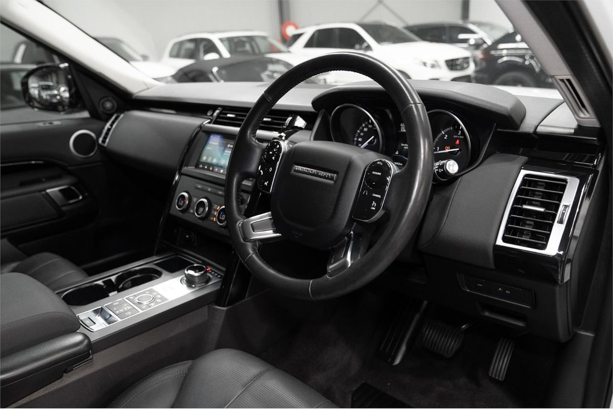 2019 Land Rover Discovery SD6 SE Series 5