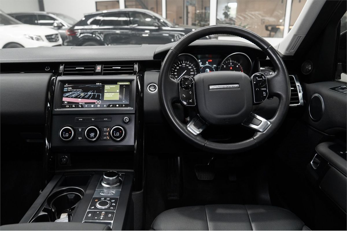 2019 Land Rover Discovery SD6 SE Series 5