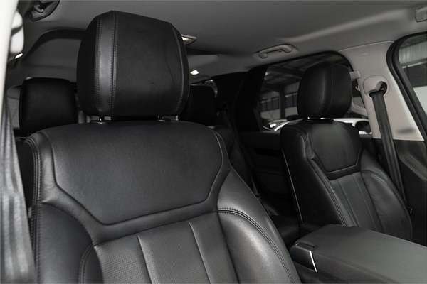 2019 Land Rover Discovery SD6 SE Series 5