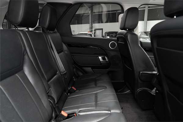 2019 Land Rover Discovery SD6 SE Series 5