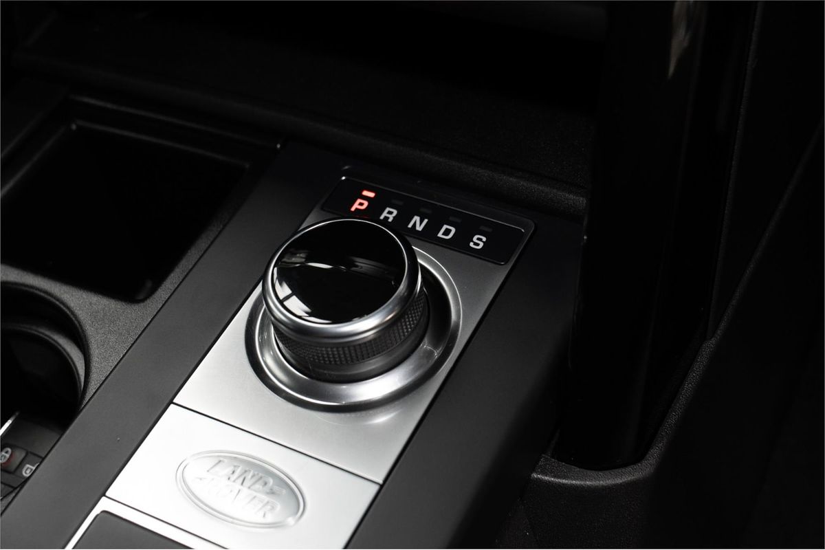 2019 Land Rover Discovery SD6 SE Series 5