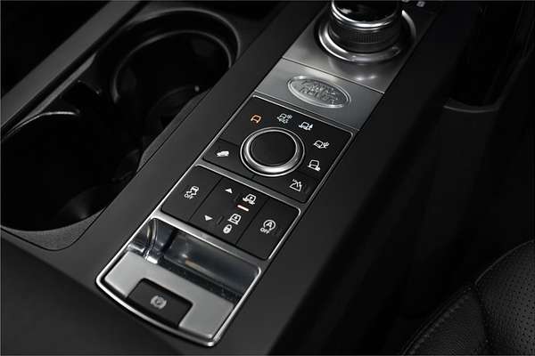 2019 Land Rover Discovery SD6 SE Series 5