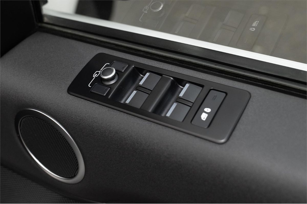 2019 Land Rover Discovery SD6 SE Series 5