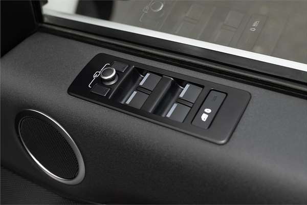 2019 Land Rover Discovery SD6 SE Series 5