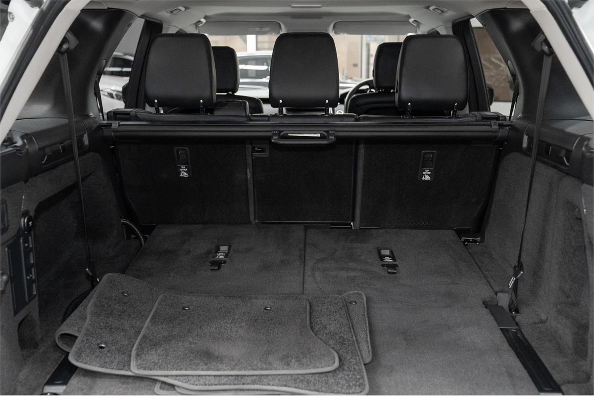 2019 Land Rover Discovery SD6 SE Series 5