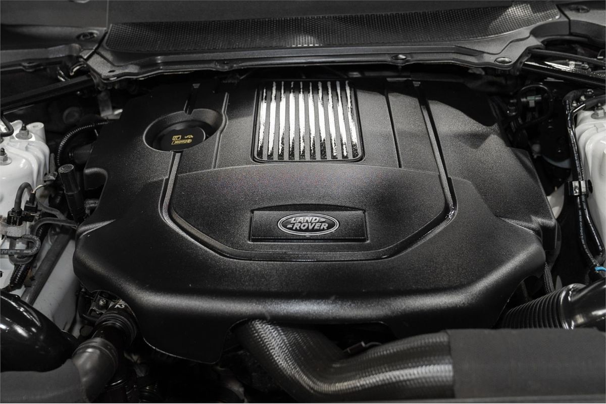 2019 Land Rover Discovery SD6 SE Series 5