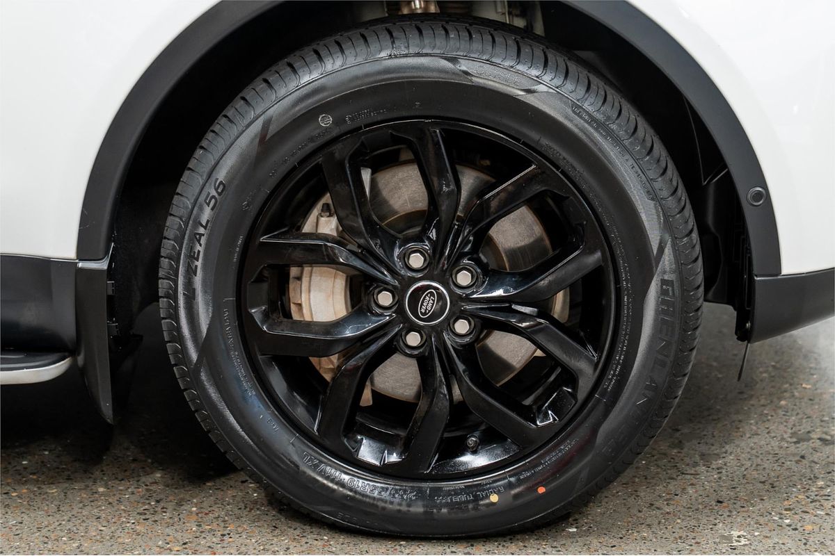 2019 Land Rover Discovery SD6 SE Series 5