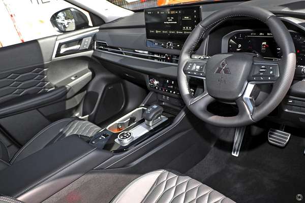 2025 Mitsubishi Outlander Exceed ZM