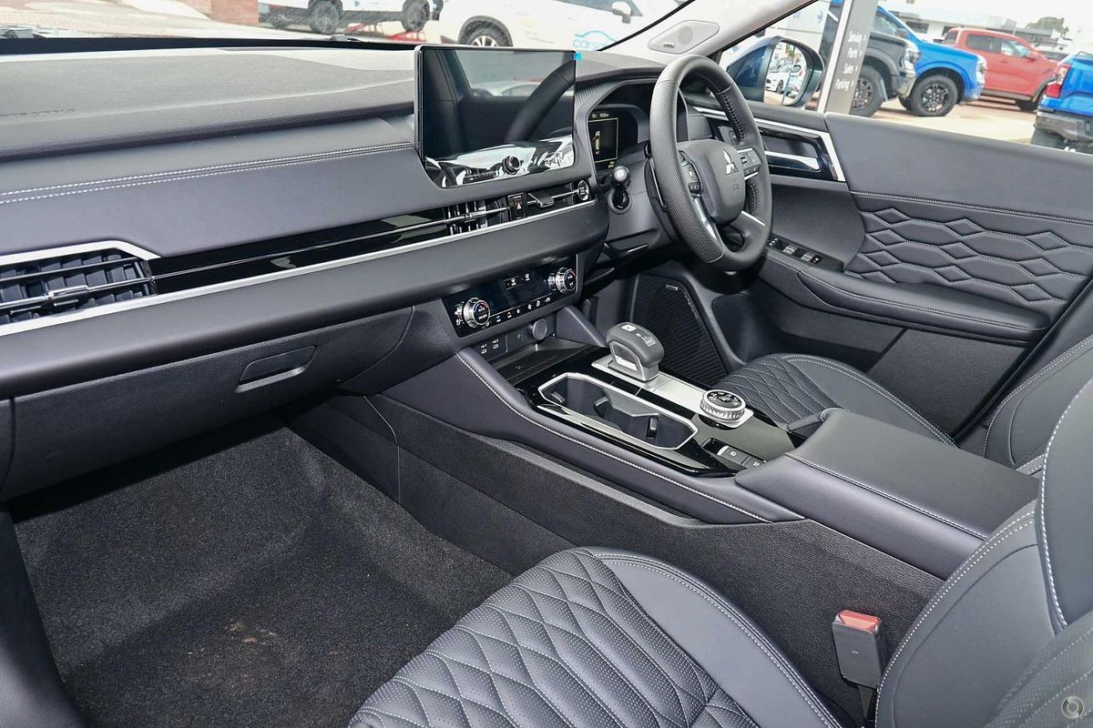 2025 Mitsubishi Outlander Exceed ZM