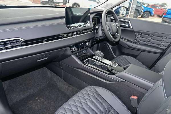 2025 Mitsubishi Outlander Exceed ZM