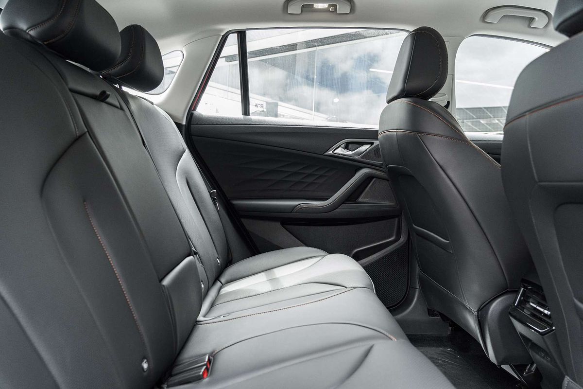 2025 MG HS Excite AS33