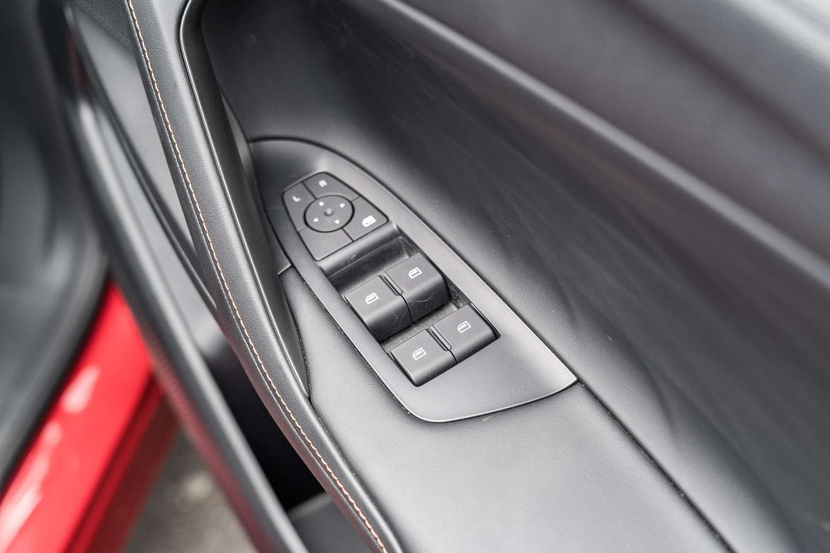 2025 MG HS Excite AS33