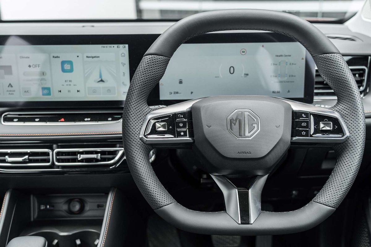 2025 MG HS Excite AS33