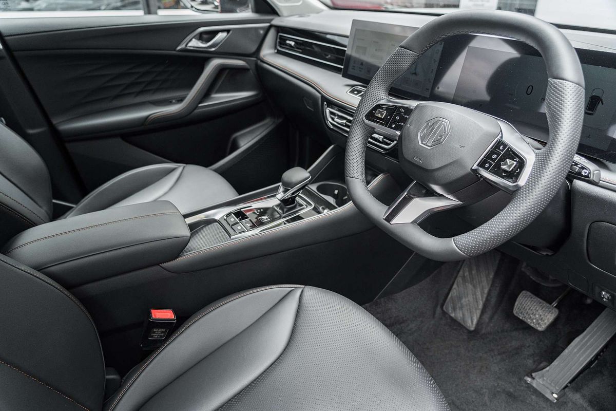 2025 MG HS Excite AS33